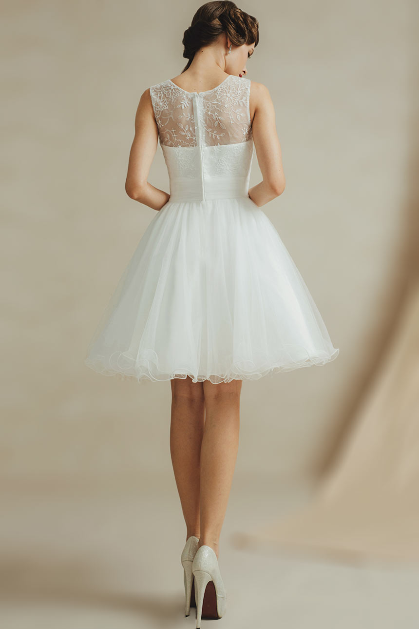 Chic White Scoop Knee Length Tulle Sequins Formal Bridesmaid Dress