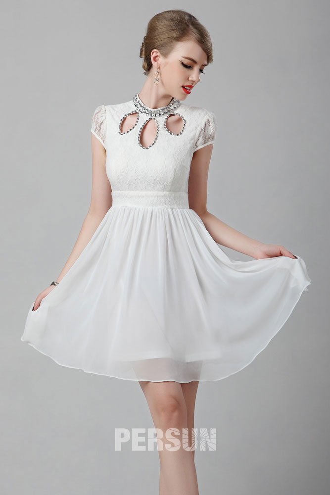 Petite robe blanche en dentelle sur Persun.fr