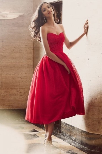 Romantique robe rouge mi-longue vintage bustier cœur plissé