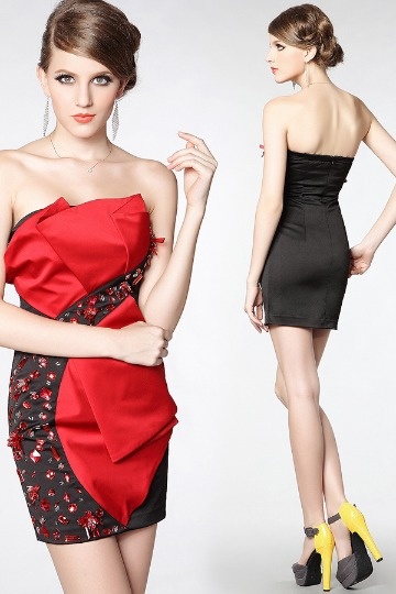 Une robe de cocktail rouge et noir courte pour la femme