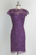 Kleines, violett geschnittenes Vintage-Kleid mit Flügelärmeln