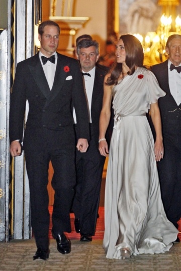 Elegante Corte A Asimétrico Pliegues Princesa Kate Vestido de Famosas