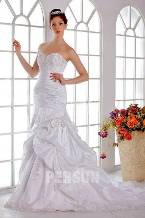 Trumpet / Mermaid Sweetheart Floor length Chapel Embroidery Wedding Gown