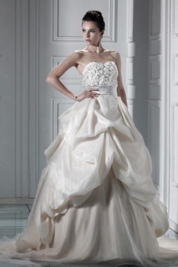 Classic Sweetheart Floor length Chapel Appliques Flowers Wedding Dress Persun