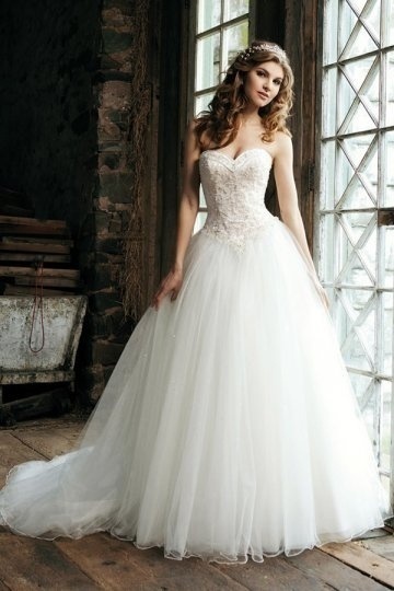Gorgeous Ball Gown Appliques Beading Strapless Tulle Wedding Gown Persun