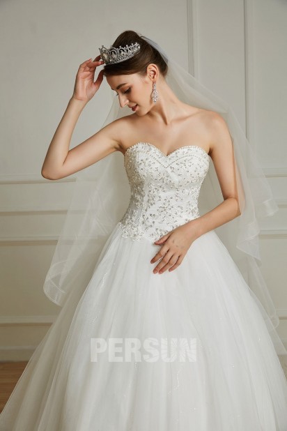 A line Strapless Sweetheart Embroidery Chapel Train Tulle Wedding Dress