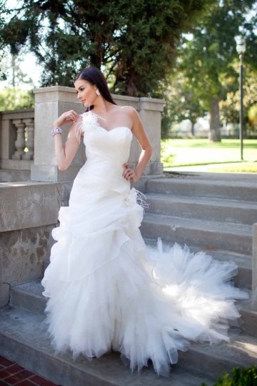 Chic One Shoulder Ruffles Tulle Sweetheart Ivory Wedding Dress Persun