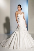 Ivory Ruched Applique Sweetheart Taffeta Wedding Dress