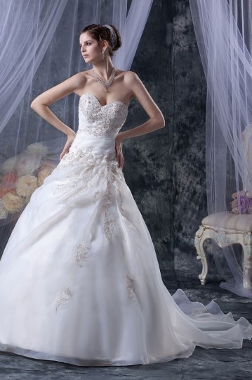 Ilkeston Elegant Sweetheart Beadings Embroidery Wedding Gown