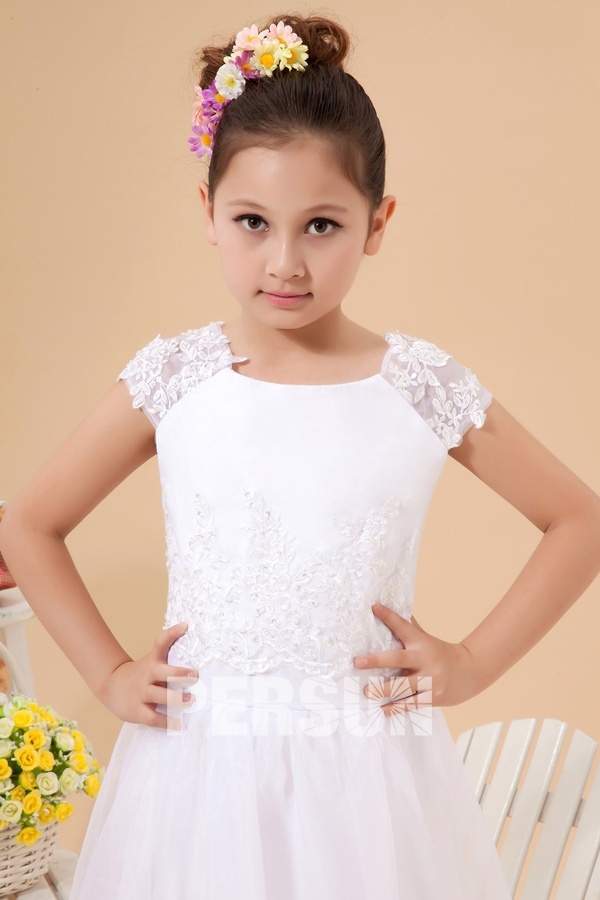 Cap Sleeves Tulle White Flower Girl Dress with Appliques