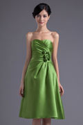 A line Strapless Runched Handmade flower Elastic Silk-like Satin Knee-length Bridesmaid Dress