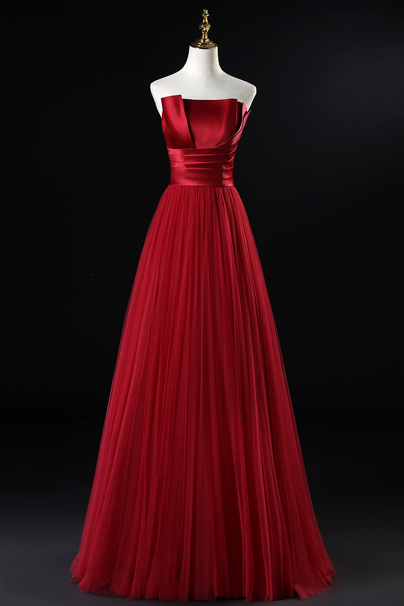 Robe mariée empire rouge à bustier drapé à jupe plissée en tulle