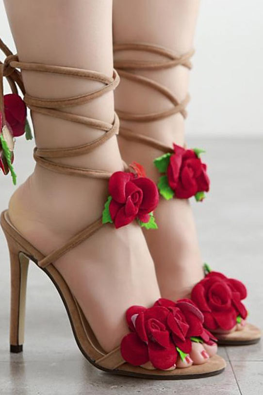 sandale pour mariage boho à lacet talon haut embelli de fleurs rouge