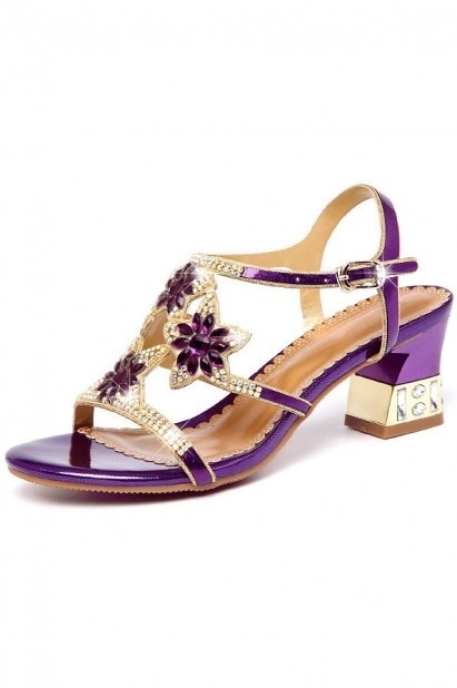 Sandale de soirée violette ornée de strass fleuri à talon épais