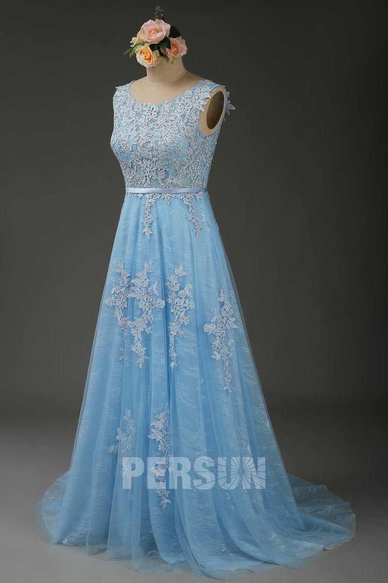 robe de mariée bleu en dentelle guipure appliquée