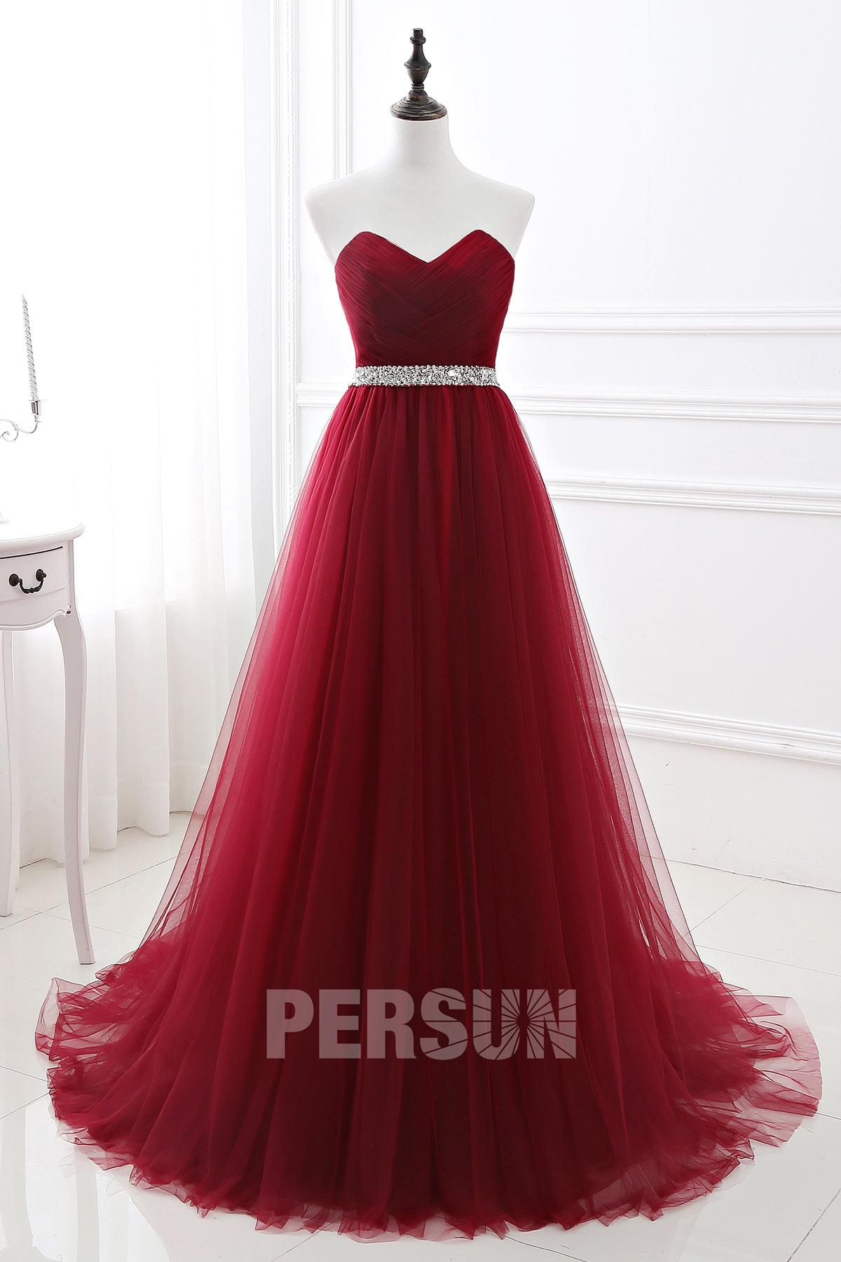 robe-de-bal-rouge-bordeaux-tulle-bustier-coeur-ceinture-sequins.jpg?profile=RESIZE_584x