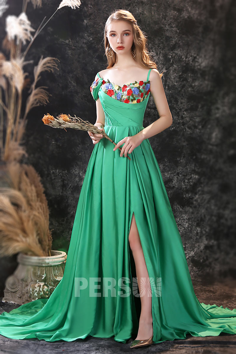 robe de soirée longue verte fendue encolure brodée de fleurs