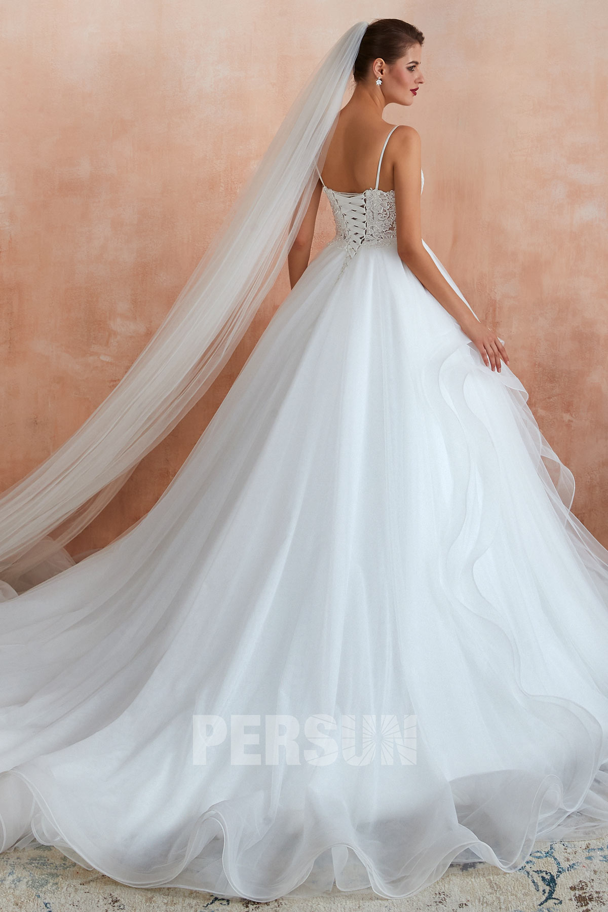robe de mariée 2020 princesse haut en dentelle transparente col v et jupe à volant