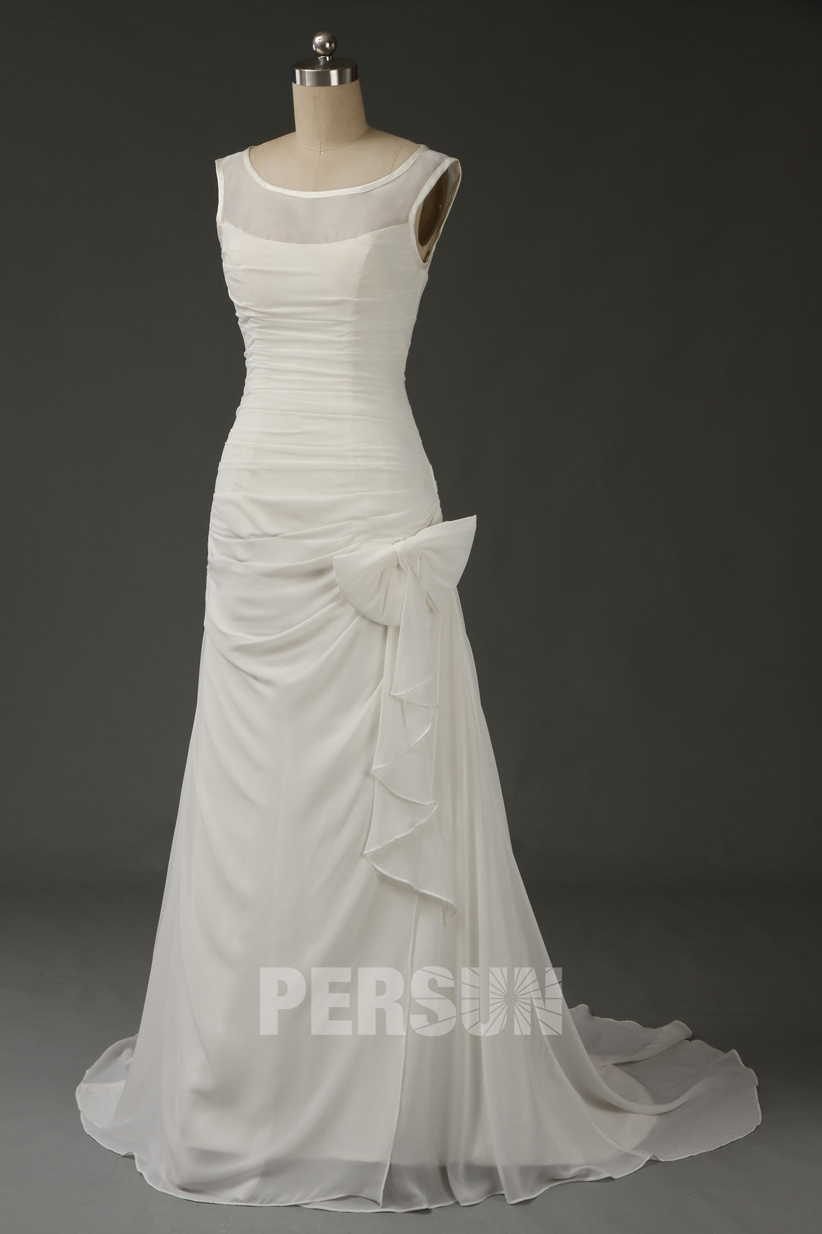 robe de mariée simple ivoire col illusion embelli de noeud papillon