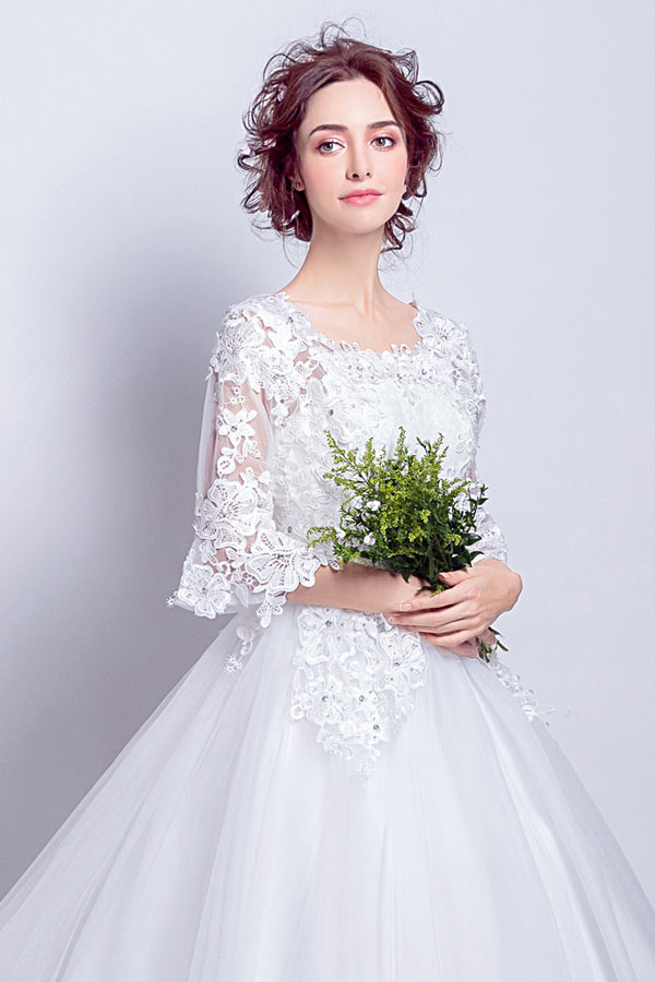 robe de mariée en dentelle guipure florale avec manche courte