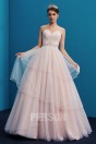 Ronsard : Robe de mariée rose pâle bustier coeur en dentelle guipure tendance 2019