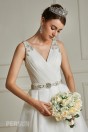 Lucie : Moderne robe de mariée cache coeur V à ceinture brodée de bijoux