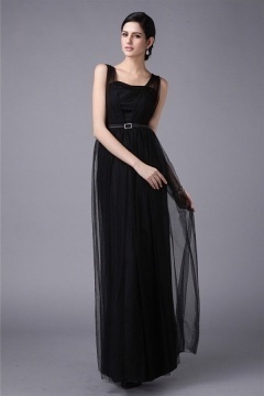 Elégante robe noire de soirée en tulle