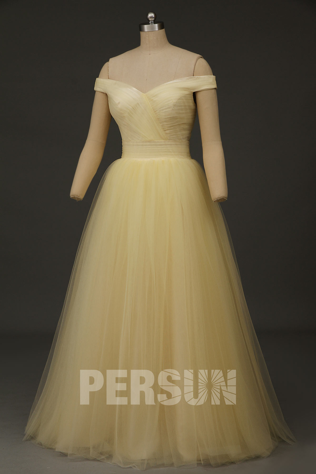 robe de mariée princesse jaune épaule ouvert simple