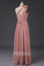 Robe longue asymétrique rose chair épaule pompom pour cortège mariage