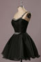 Robe de bal courte asymétrique noire ornée de strass à jupe évasée