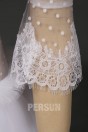 Robe de mariée bohème plumetis encolure bardot avec manche trompette