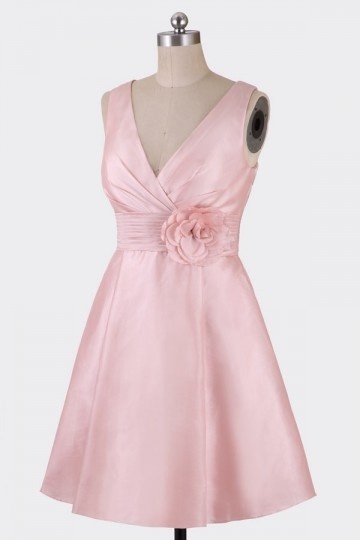 Elégante robe cocktail col v taffetas rose pâle jupe evasée