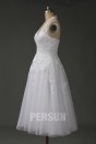 Céline : Robe de mariée mi longue tour de cou appliquée de dentelle