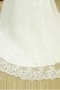 Robe mariée blanche empire asymétrique ruchée ornée de bijoux