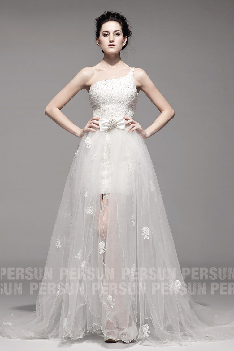 robe de mariée asymétrique en dentelle appliquée à traîne détachable