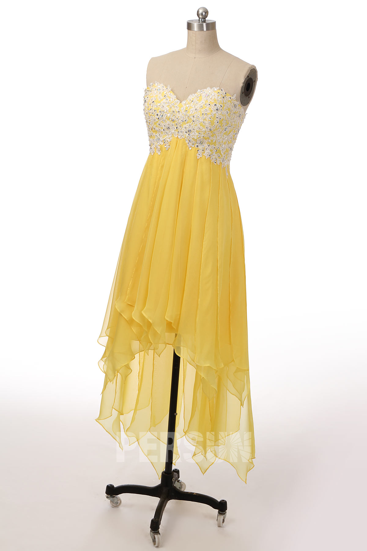 robe de cocktail jaune courte devant longue derrière bustier coeur en dentelle appliquée