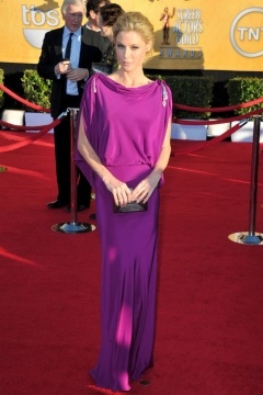 Robe de star Julie Bowen drapé élégant dos ouvert en mousseline satinée