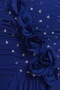 Robe de cocktail bleu foncé ornée de paillettes et fleurs