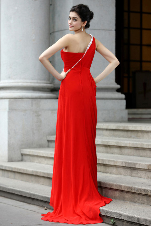 robe de gala rouge asymétrique dos nu