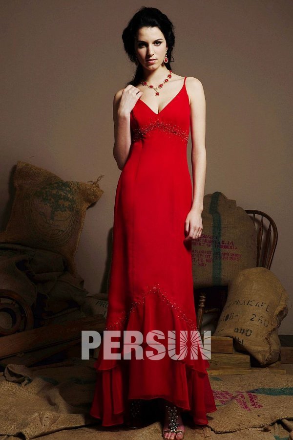 robe de soirée rouge col en V avec bretelle fine