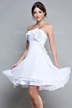Petite robe blanche bustier plissé avec fleurs fait main pour cocktail de mariage