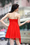 Petite robe rouge bustier Empire plissée et simple en mousseline