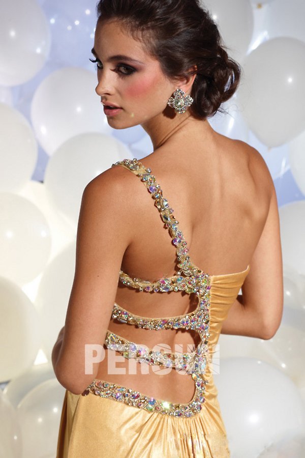 robe ornée de strass à dos ouvert