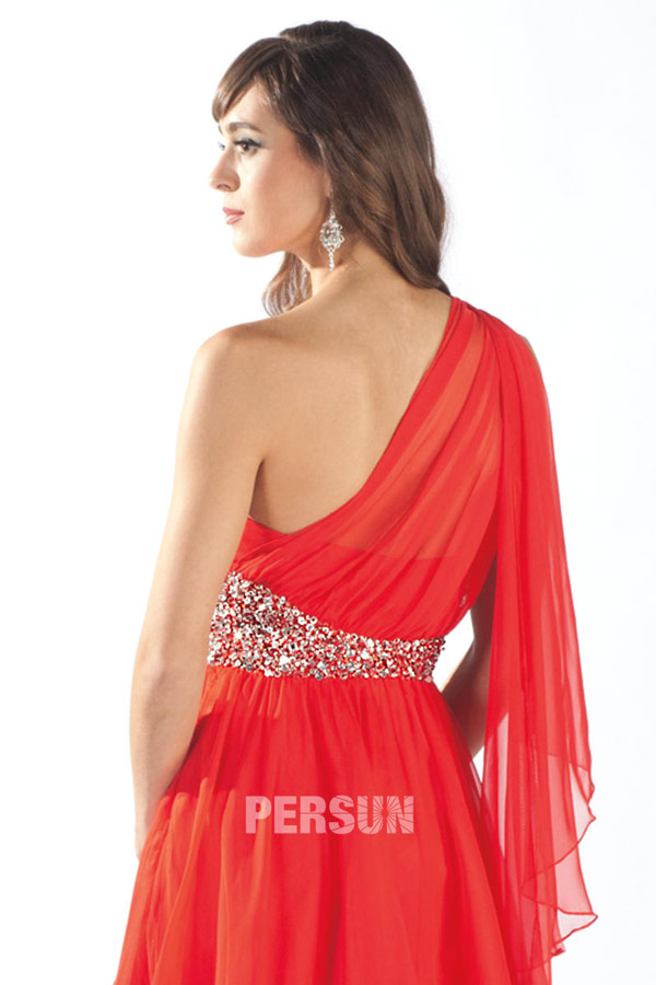 robe bal avec détail en cascade sur l'épaule