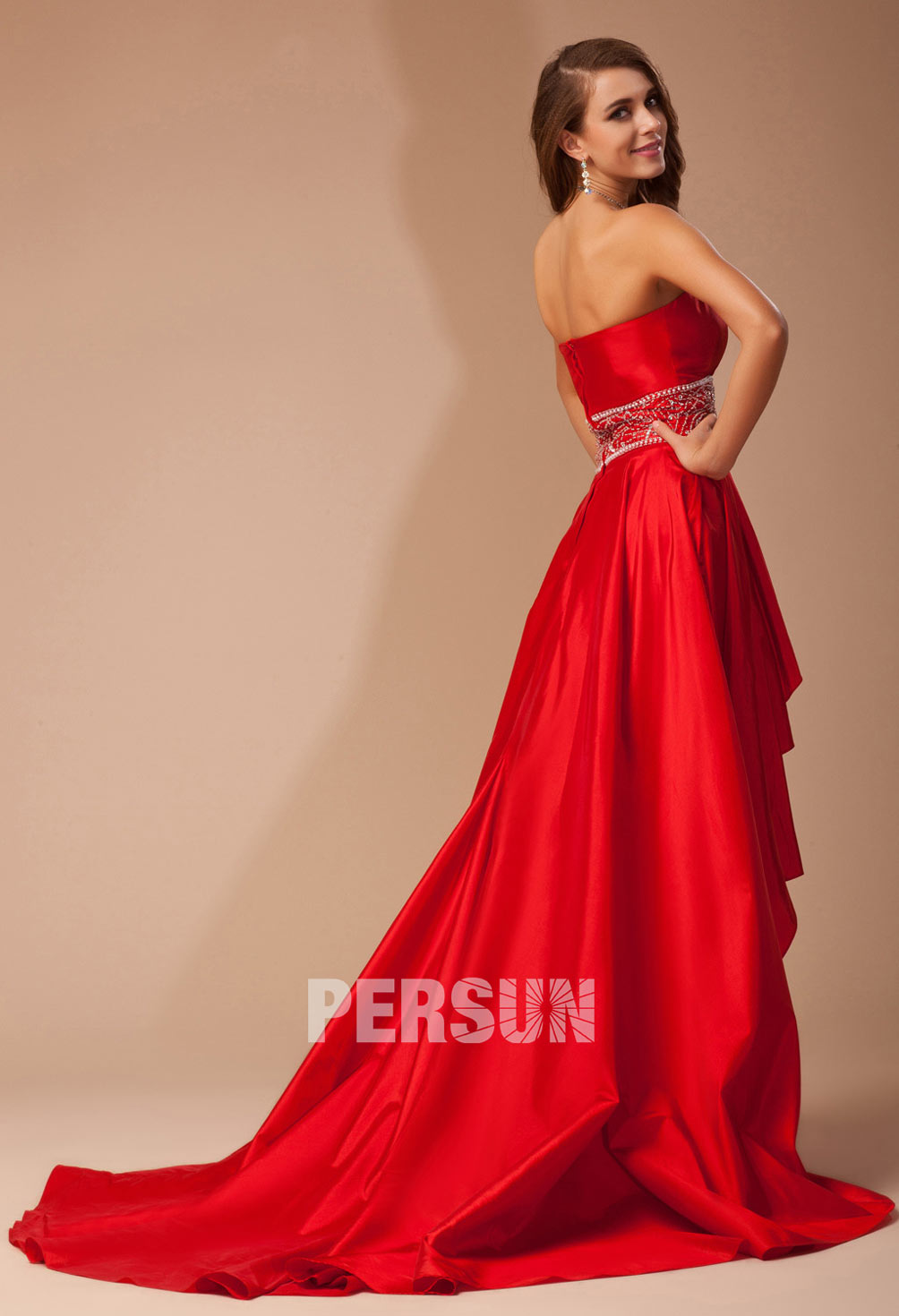 achat robe habillée rouge avec traine à dos nu prix cassé