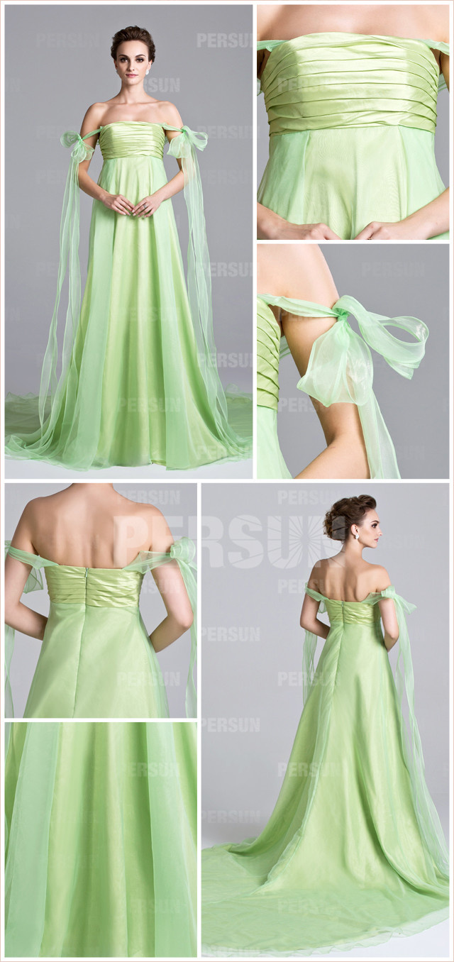 Tenue robe verte à bustier style princesse avec traîne chapelle