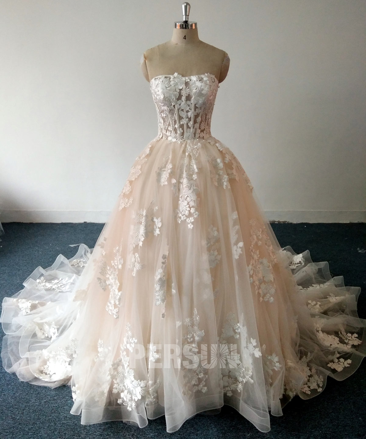 robe de mariée rose perle bustier transparent fleurie