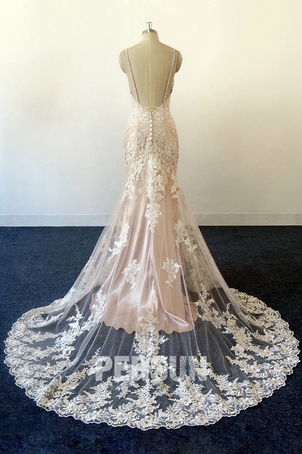 Robe de mariée dentelle vintage à coupe sirène à doublure rose pâle
