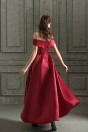 Robe de soirée rouge rubis classe pour mariage encolure bardot