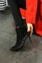 Escarpin femme chic tige montante orné de clous